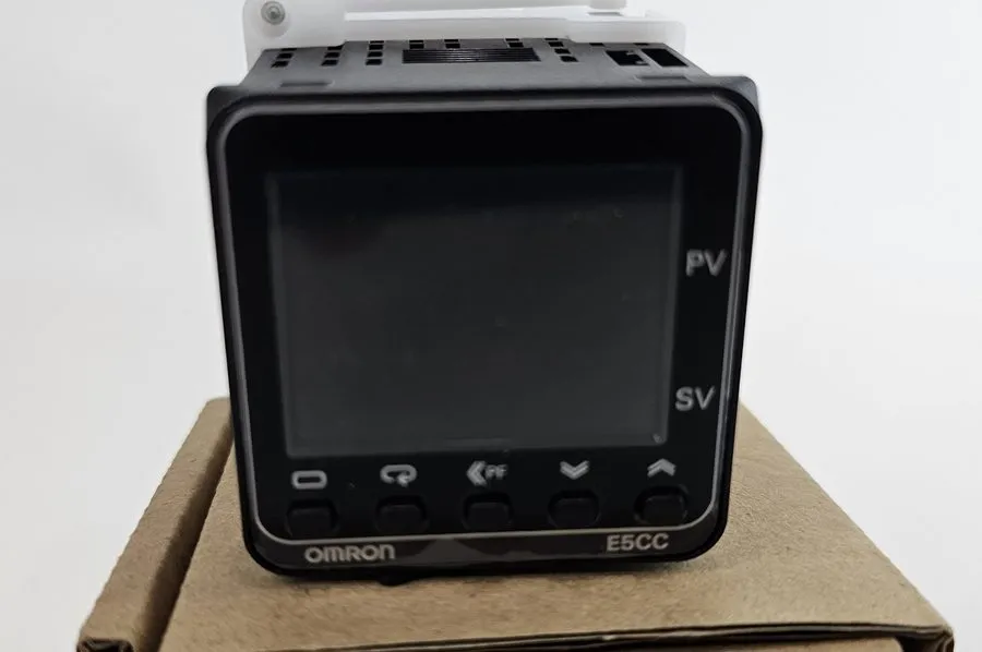 Датчик температуры Omron E5CC-QX3D5M-OOO Digital Temperature Controller — фото лота 1