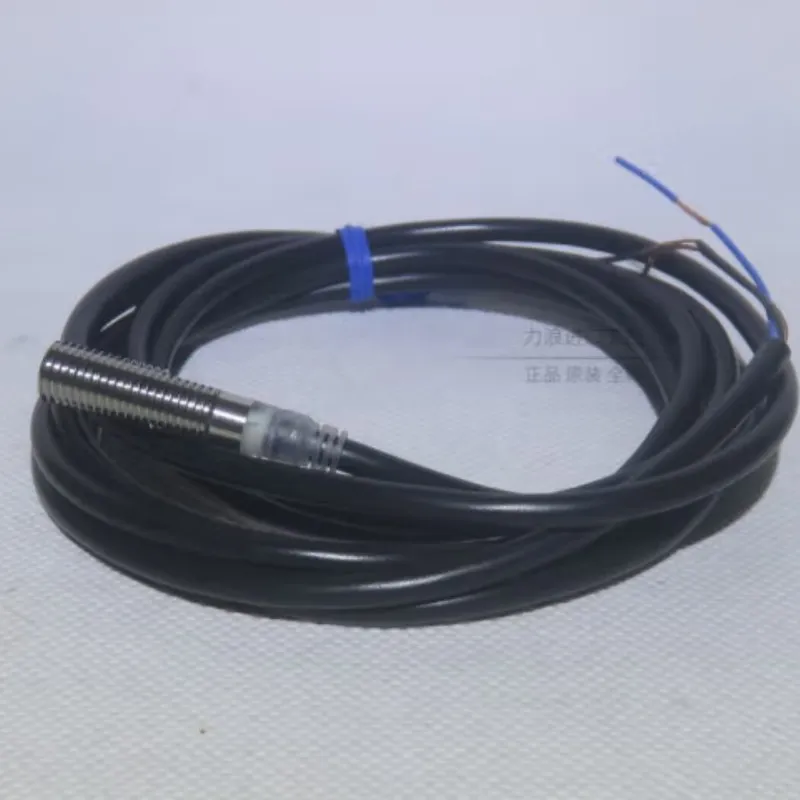 Датчик приближения Omron E2E-X1R5C18 2M 10-30VDC Proximity Switch Sensor