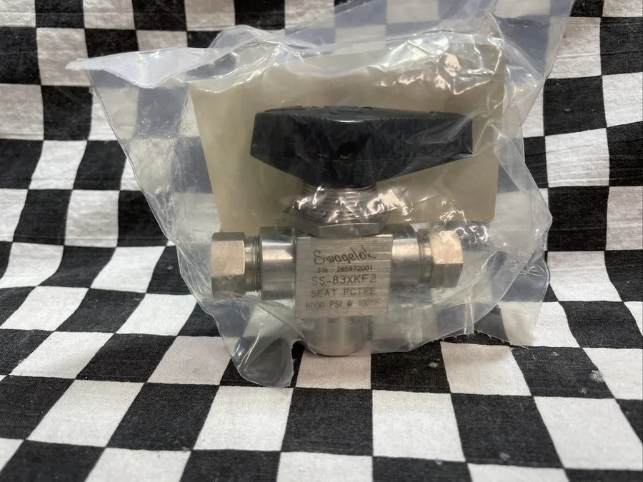 Клапан Swagelok Ball Valve 1/8" FNPT X 1/8" FNPT X 1/4" FNPT, SS-83XKF2, SHIPSAM