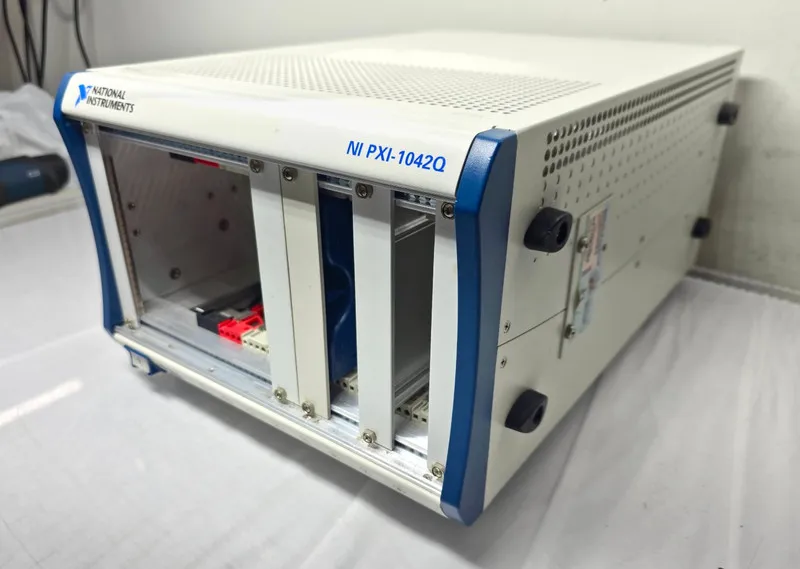 Шасси National Instruments NI PXI-1042Q Quiet 8-Slot 3U PXI Chassis