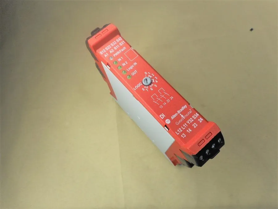 Реле безопасности Allen Bradley 440R-D22R2 Safety Relay GuardMaster GSR DI 24VDC