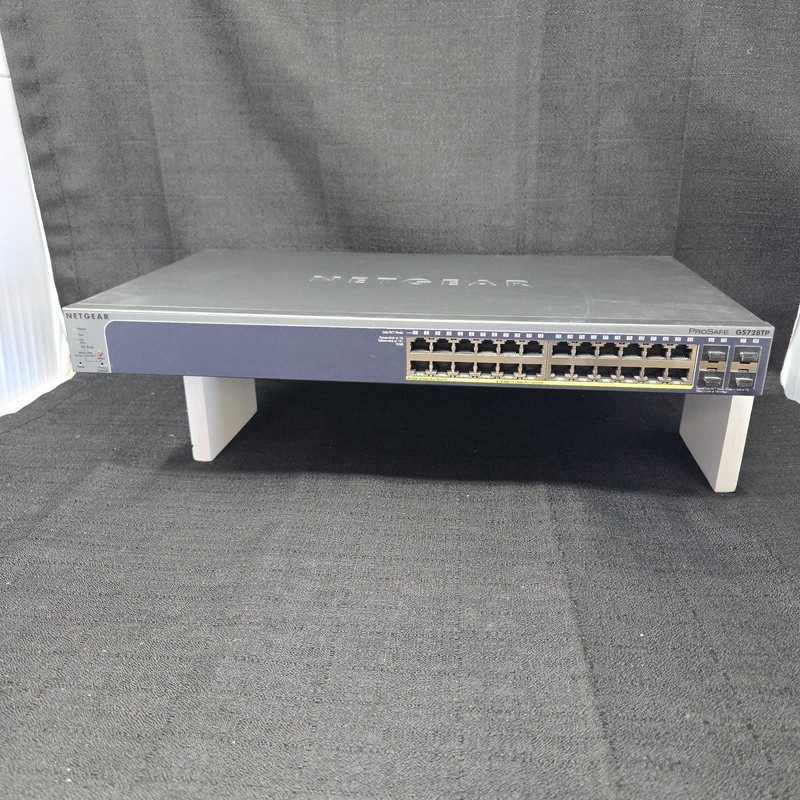 Коммутатор NETGEAR GS728TP Pro 24 Port Gigabit Smart PoE+ Switch 190W 4x SFP GS7