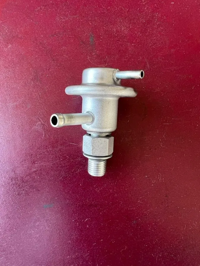 Трубопроводная арматура Denso Fuel Pressure Regulator для Toyota Camry 23280-620 — фото лота 1