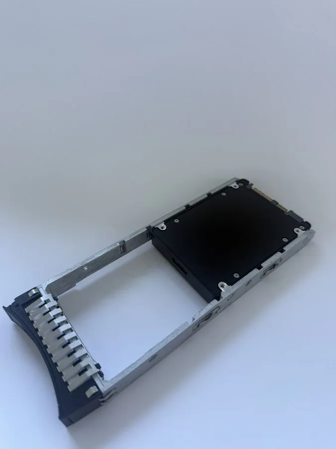 SSD-накопитель IBM 01LJ399 01EJ993 KPM512UG7T68 7.68T 12Gb/s 2.5" V7000 G2 SAS R — фото лота 2