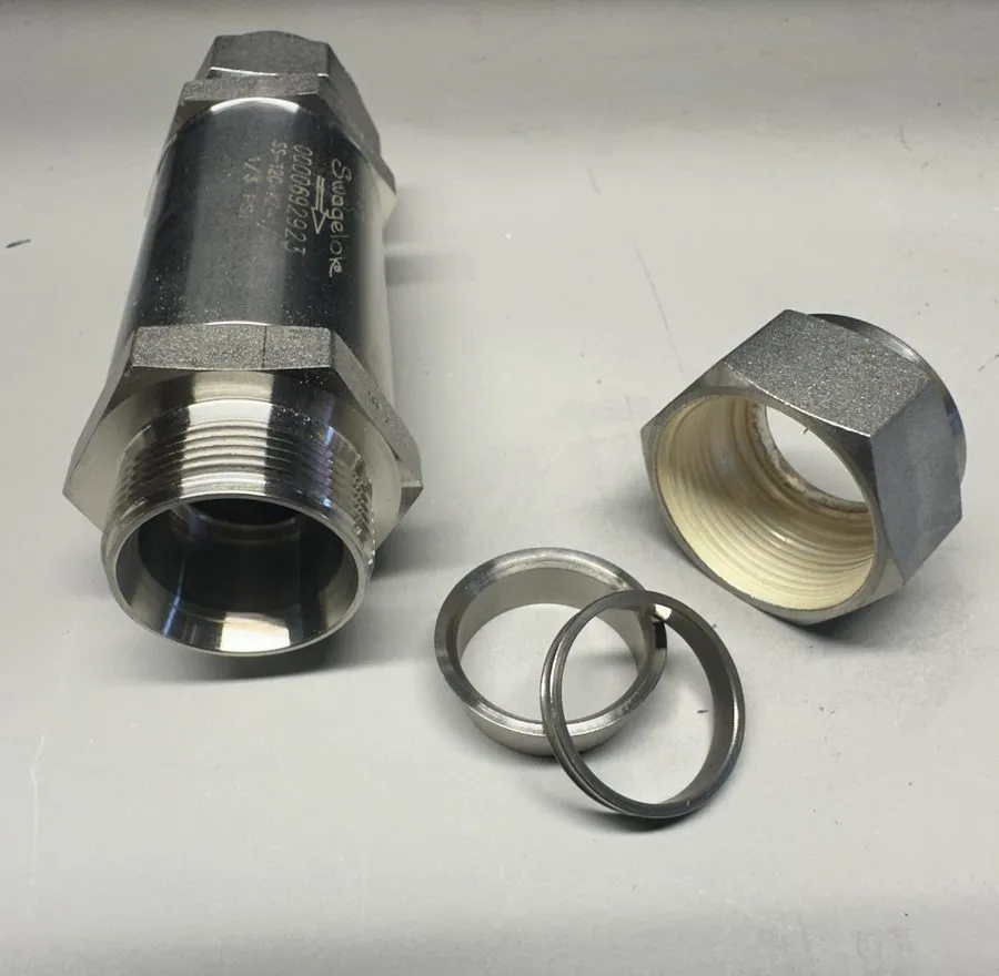 Клапан Swagelok 12C-KZ-1/3 Poppet Check Valve 3/4” Tubing 1/3 PSI Kalrez O-Ring  — фото лота 1