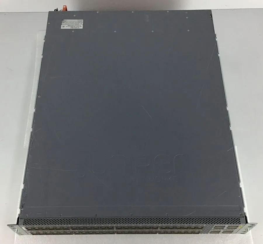Коммутатор Juniper QFX5100-96S-8Q Switch 96x 10GbE SFP+ 8x 40GbE QSFP+ 2x JPSU-8 — фото лота 1
