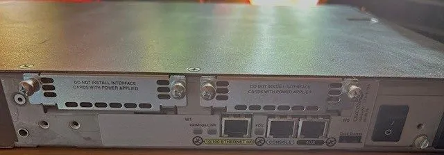 Маршрутизатор Cisco 2620 Modular Enterprise Router Rackmount As Is Unit Only
