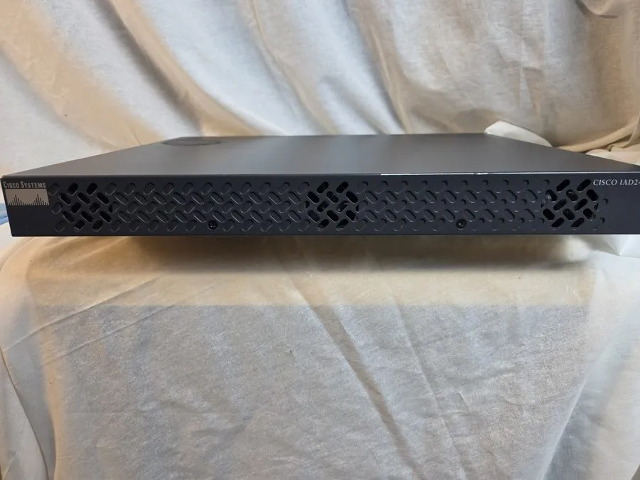 Маршрутизатор Cisco IAD2431 2-Port 10/100 Wired Router (IAD2431-16FXS) — фото лота 1