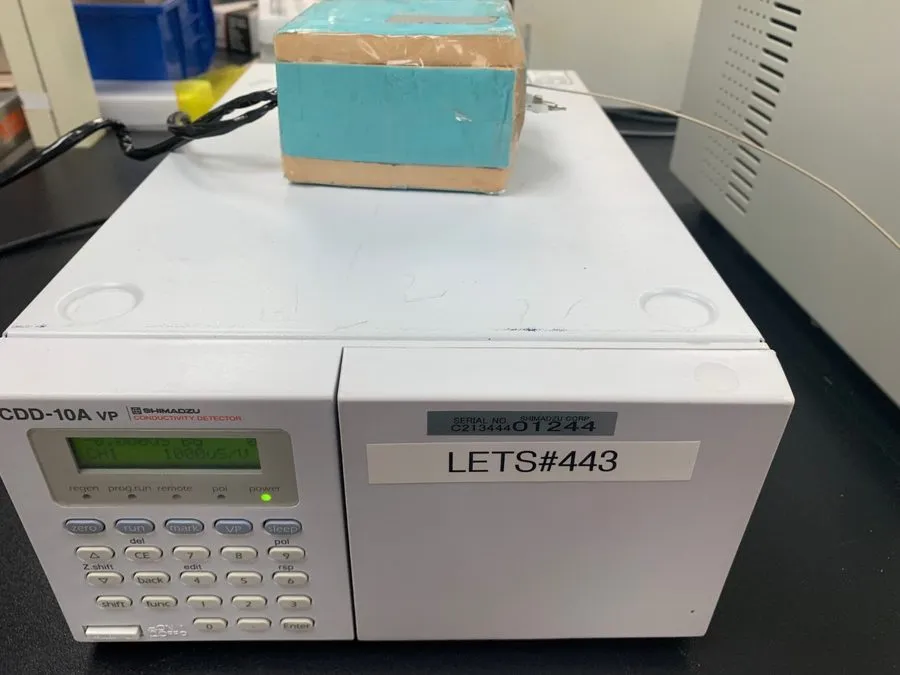 Хроматограф Shimadzu HPLC Conductivity Detector CDD-10Avp