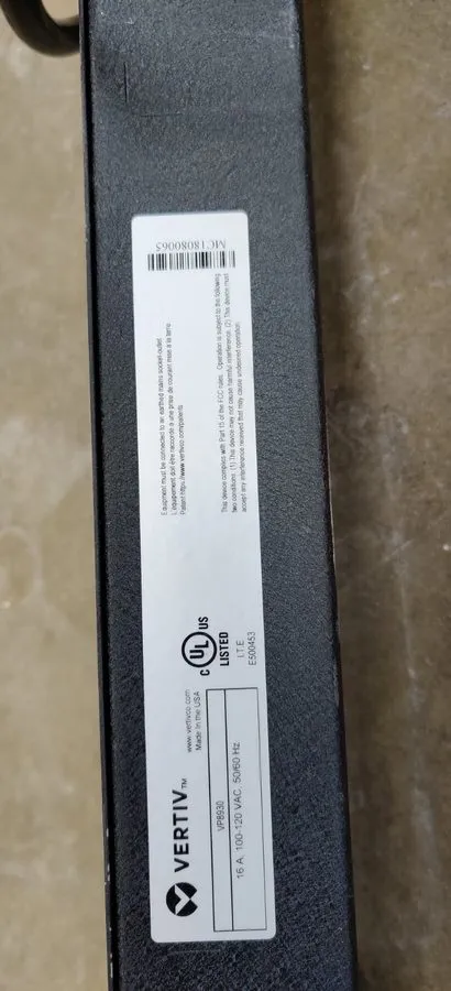 Блок розеток PDU Vertiv Geist VP8930 Upgradeable Rack Mount PDU 24 Outlets 120V — фото лота 2