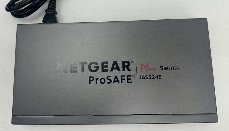 Коммутатор Netgear ProSafe Plus JGS524E 24-Port Gigabit Switch with Power Lead