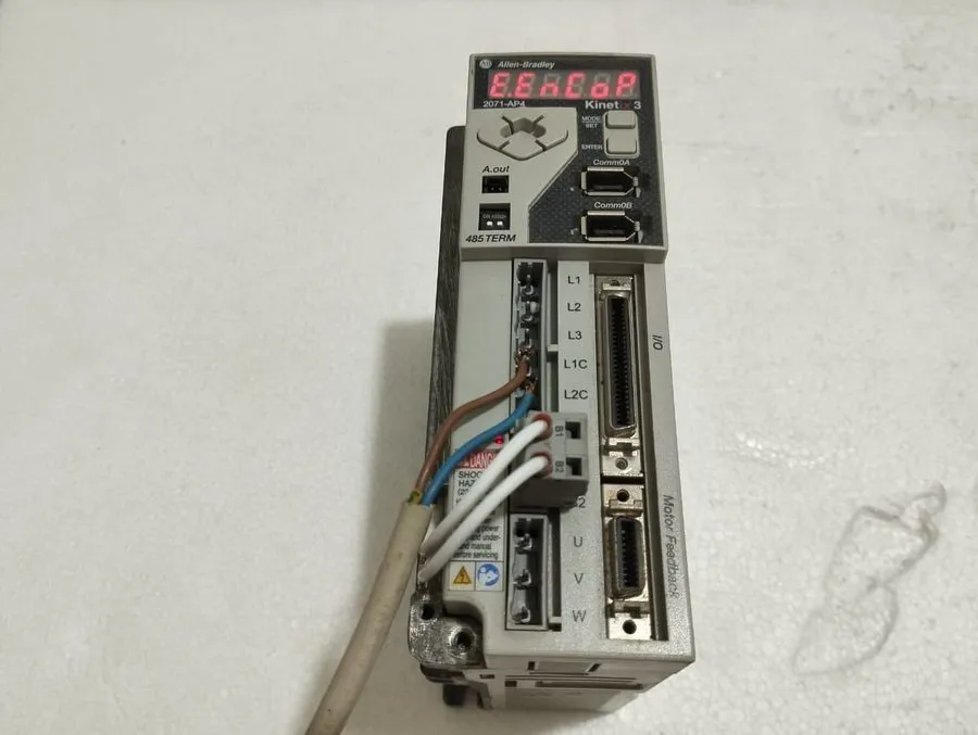Сервопривод 2071-AP4 Kinetix 3 Component Servo Drive, 400w Allen-Bradley