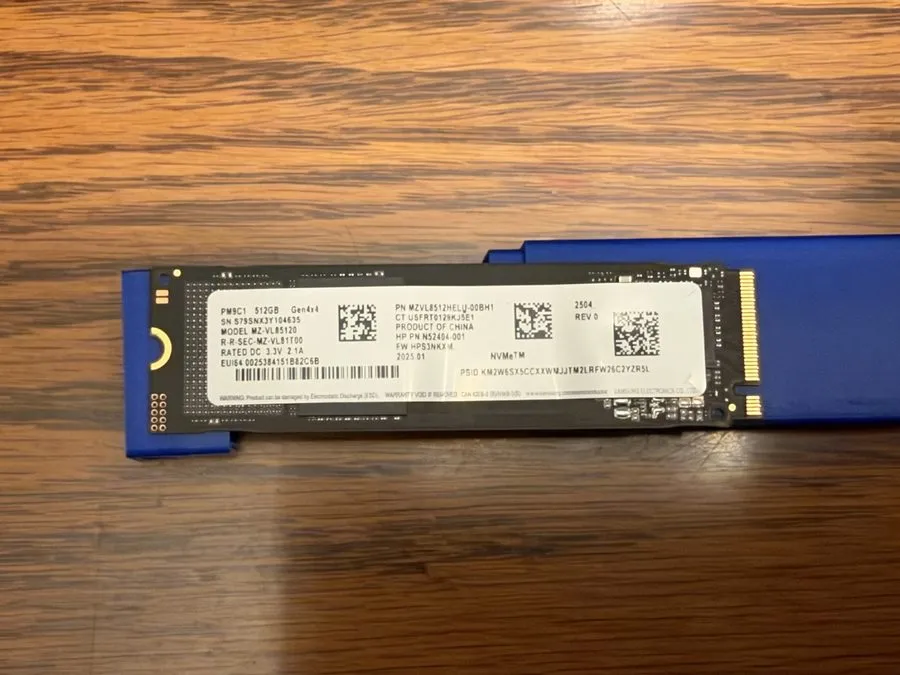 SSD-накопитель Samsung PM9C1 512GB MZ-VL85120 NVMe MZVL8512HELU SSD