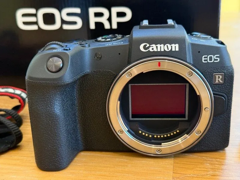 Фотокамера Canon EOS RP Mirrorless Digital Camera (3380C002) + Canon RF 24-70mm  — фото лота 1