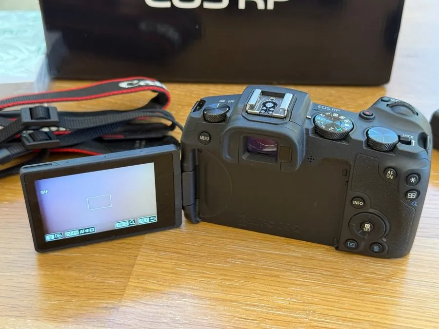 Фотокамера Canon EOS RP Mirrorless Digital Camera (3380C002) + Canon RF 24-70mm  — фото лота 3
