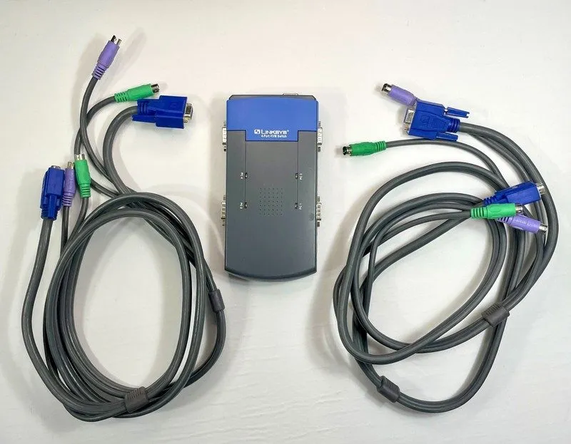 KVM-переключатель Linksys ProConnect (PS2KVM4) 4-Ports External KVM switch PS/2