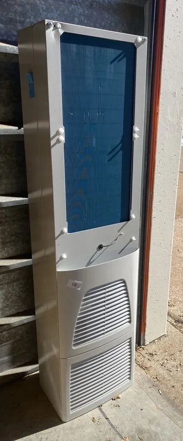 Монтажный шкаф RITTAL 3329540 ENCLOSURE AIR CONDITIONER, 9,383 BtuH, 400/460V AC