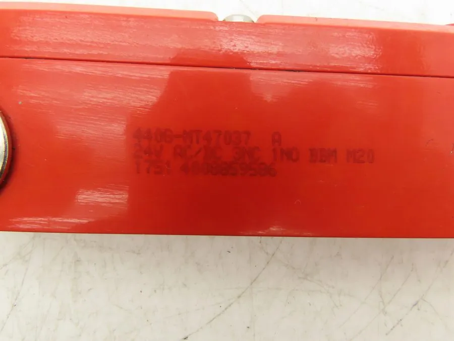 Реле безопасности 440G-MT47047 Allen-Bradley Guardmaster 440G-MT Guardlock Switc