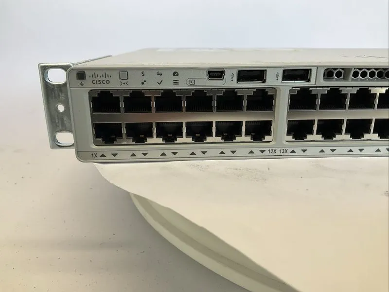 Коммутатор Cisco C9200-48T-A 48 Ports Data Network Advantage Switch — фото лота 2