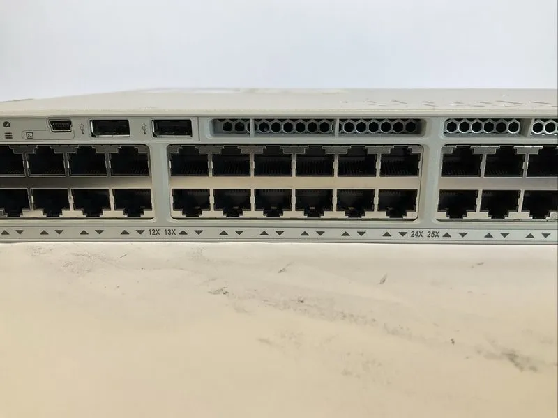 Коммутатор Cisco C9200-48T-A 48 Ports Data Network Advantage Switch — фото лота 3