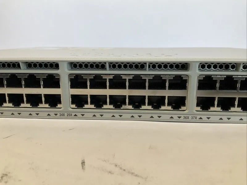 Коммутатор Cisco C9200-48T-A 48 Ports Data Network Advantage Switch — фото лота 4