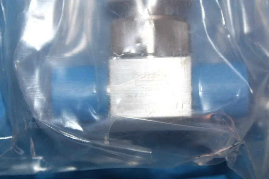 Клапан Swagelok 6LV-DFHFR4-P-C 316L VAR UHP Diaphragm Sealed Valve FNSP