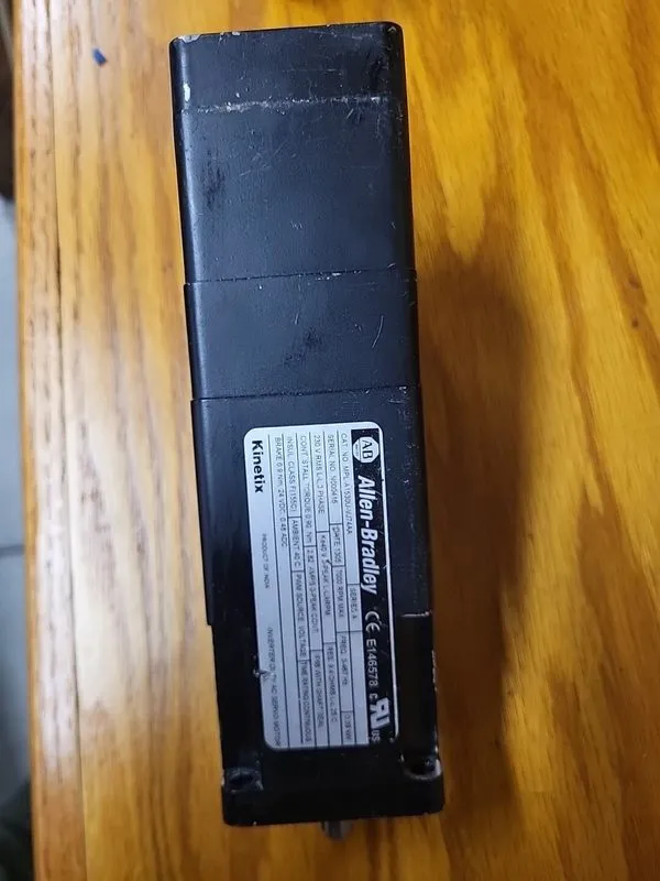 Серводвигатель Allen Bradley MPL-A1530U-VJ74AA Kinetix AC Servo Motor 0.39kW 3PH — фото лота 2