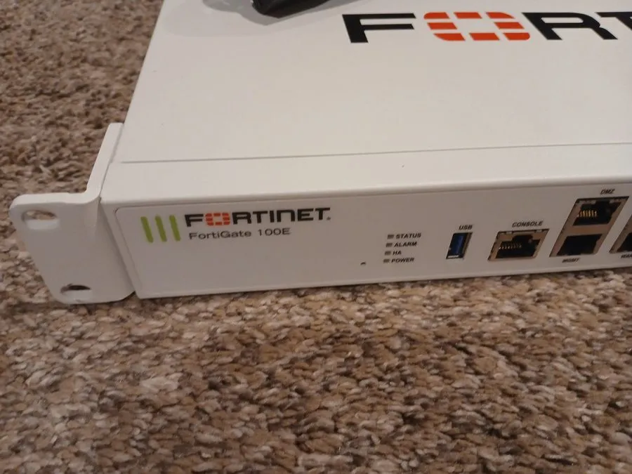 Межсетевой экран Fortinet FortiGate 100e FG-100E Firewall Security Appliance 16- — фото лота 1