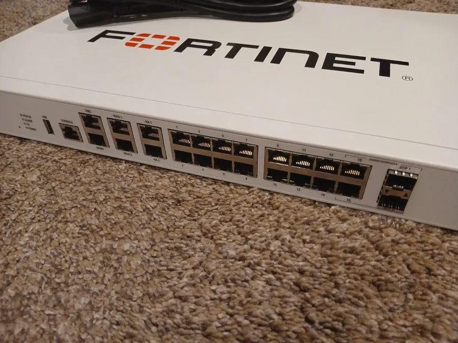 Межсетевой экран Fortinet FortiGate 100e FG-100E Firewall Security Appliance 16- — фото лота 2