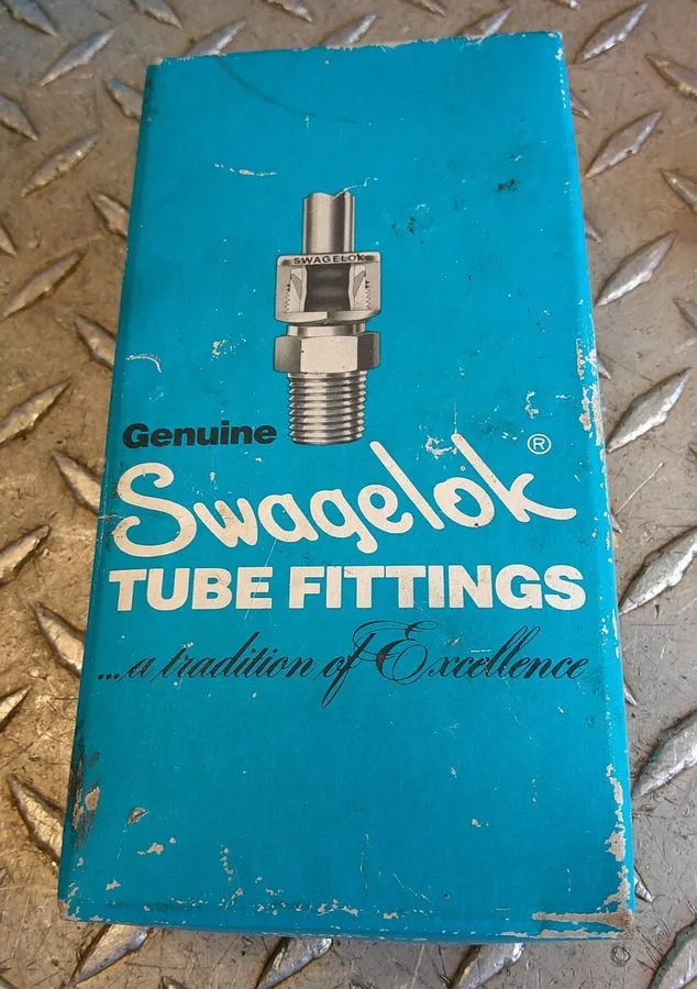 Фитинг 249993 New- Swagelok B-400-1-2 Tube Fitting; 1/8NPT x 1/4" Tube