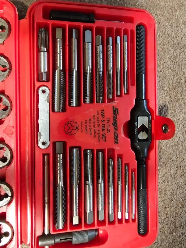 Режущий инструмент Snap On TD-2425 Tap & Die Set Missing One Piece Pre Owned