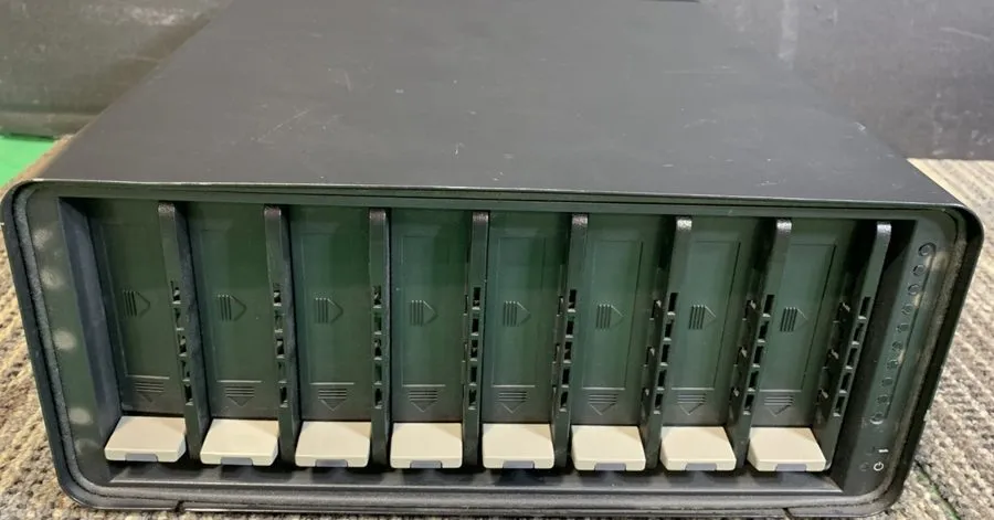 Сетевое хранилище Data Robotics Drobo Pro DRPR1-A 8-Bay Storage Array BeyondRAID