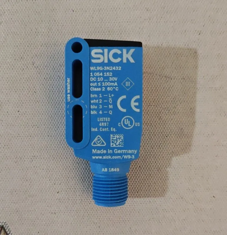 Фотоэлектрический датчик One SICK WL9L-3P2432 Photoelectric switch sensor — фото лота 1