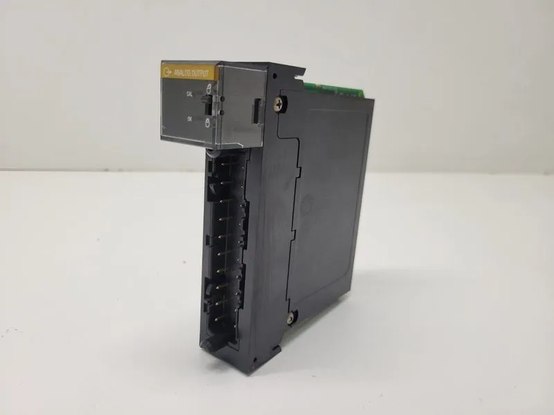 Модуль ввода-вывода Allen-Bradley ControlLogix 1756-OF8/A 8 Analog Output Module