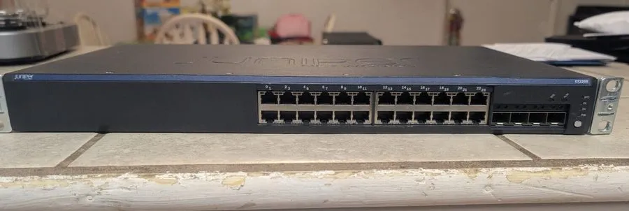 Коммутатор Juniper EX2200 24-Port Gigabit Network Switch with 4 SPF+ 1/10G Uplin