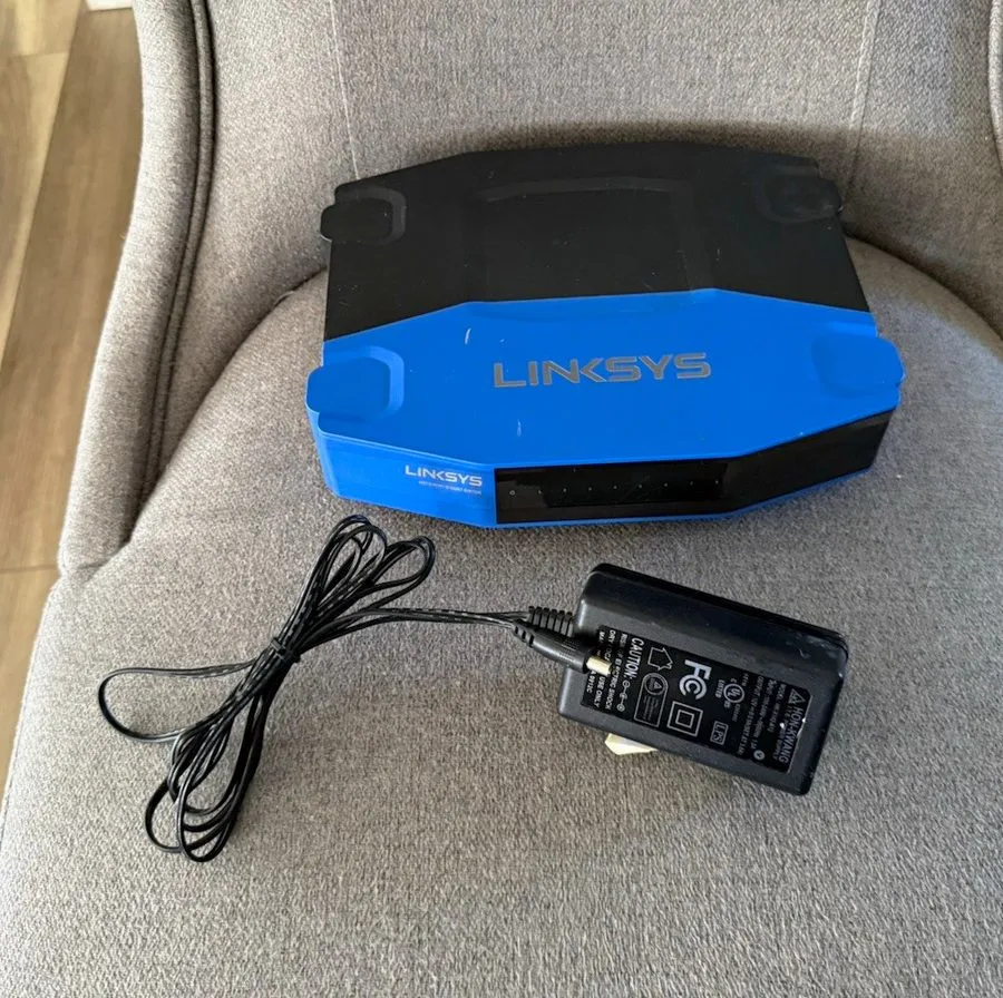 Коммутатор LINKSYS SE4008 WRT 8-Port Gigabit Switch — фото лота 1