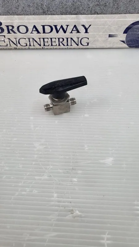 Клапан Swagelok SS-43S4 316 Stainless Steel Ball Valve 1/4"