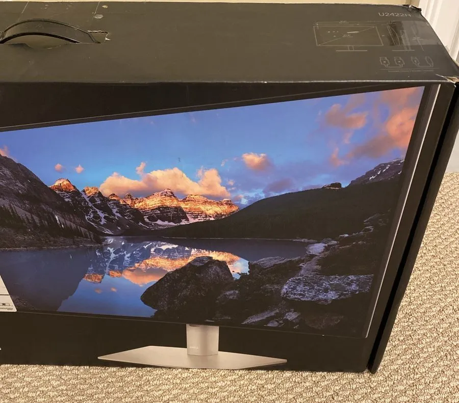 Монитор Dell UltraSharp U2424H 24" Class Full HD LED Monitor 16:9 Silver