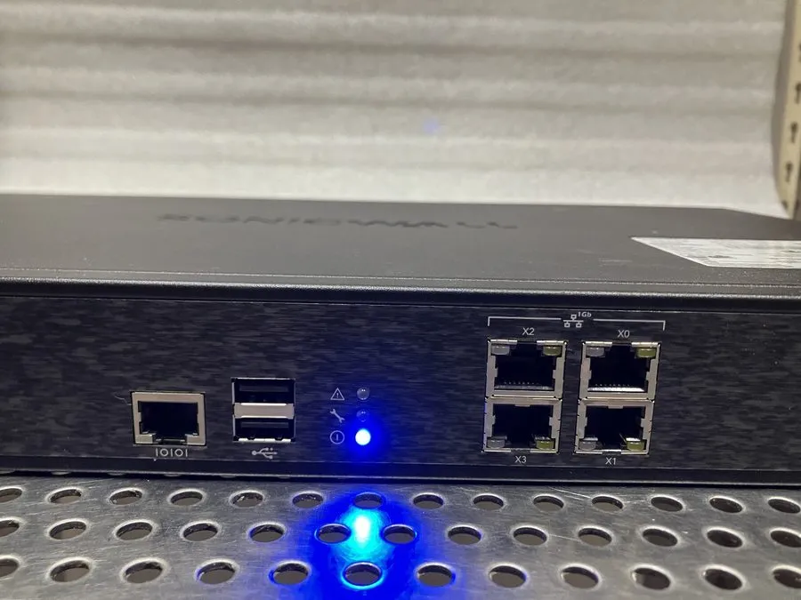 Межсетевой экран RARELY ! SonicWall SMA 410 Secure Mobile Access Appliance 1RK33 — фото лота 2