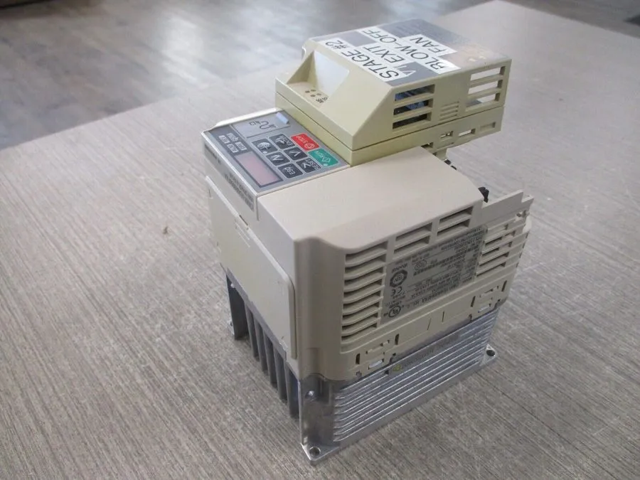 Частотный преобразователь Yaskawa V1000 VFD CIMR-VU4A0004FAA 480VAC 4.1A Inverte