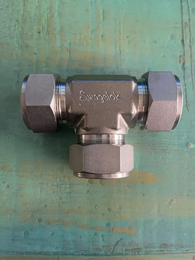 Фитинг SWAGELOK SS TUBE FITTING, UNION TEE, 1 1/4 IN. TUBE OD (1" ID) SS-2000-3