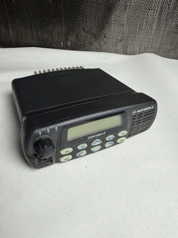 Радиостанция MOTOROLA CDM1550 LS+ MOBILE RADIO 403-470 UHF 25 WATT 16 CH GMRS HA — фото лота 1
