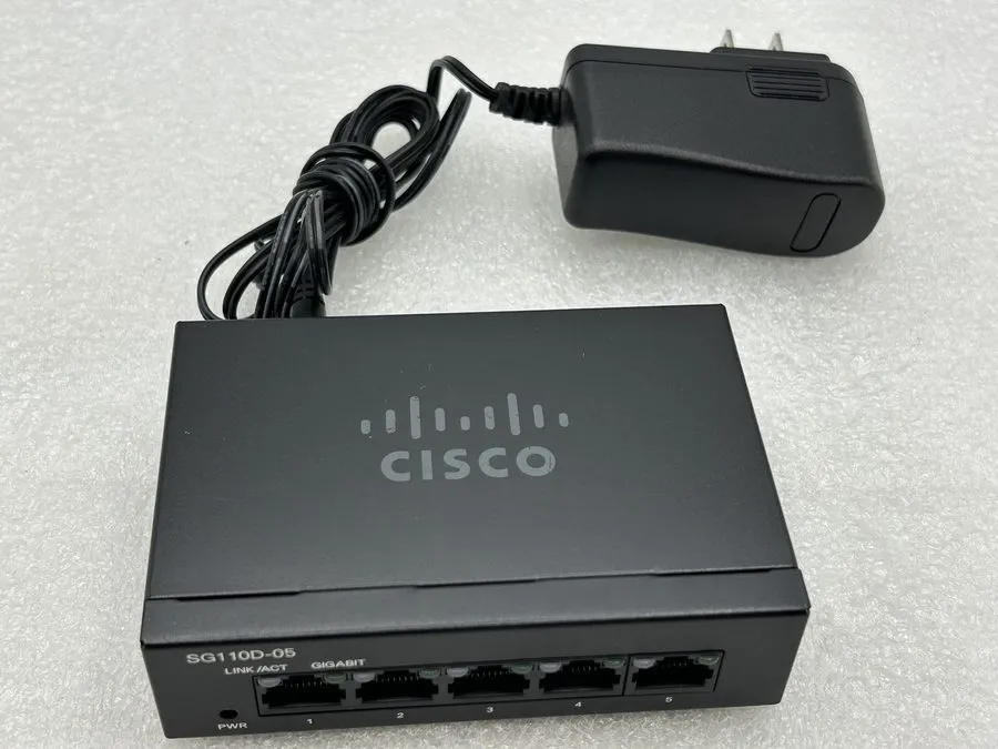 Коммутатор Cisco 5-Port Gigabit Desktop Switch SG110D-05