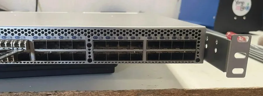 Коммутатор EMC2 Brocade DS-6510B Fibre Channel SAN Switch 48-Port