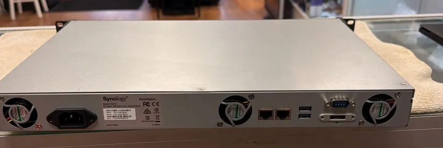 Сетевое хранилище Synology RS816 RackStation W/ Handles, Drive Caddies, and Rack — фото лота 2