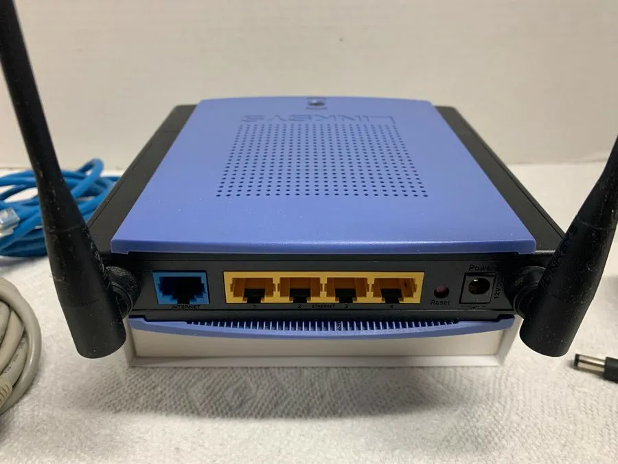Маршрутизатор Linksys WRT150N 54 Mbps 4-Port 10/100 Wireless G Router