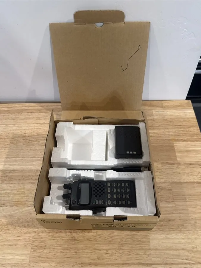 Радиостанция Icom IC-W32A Ham Radio Handheld FM Transceiver w/ Box & Batt No Cha