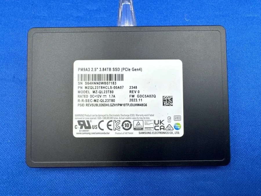 SSD-накопитель MZ-QL23T80 Samsung PM9A3 Series 3.84TB PCI-E NVMe U.2 2.5 SSD MZQ