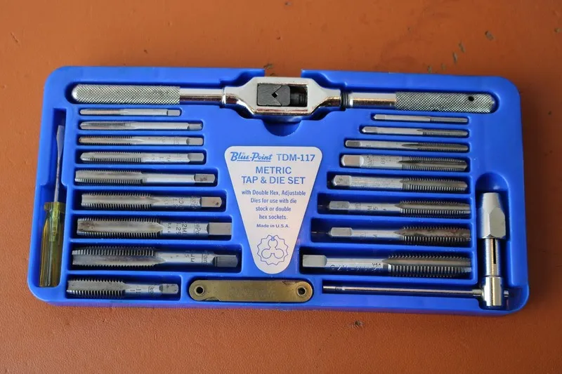 Режущий инструмент Blue Point TDM-117 Metric Tap & Die Set USA