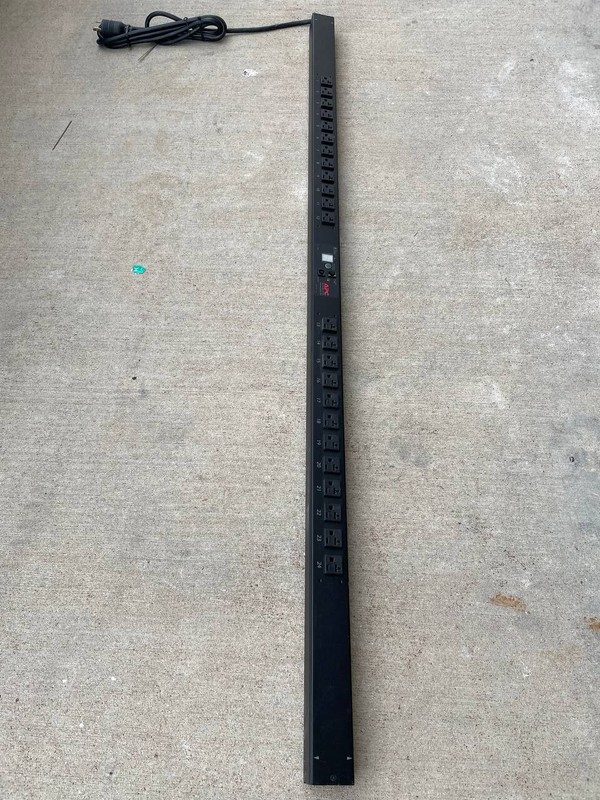 Блок розеток PDU APC AP7830 Rack PDU, Metered, 0U, 20A, 1920VA, 120V, Output: 5-